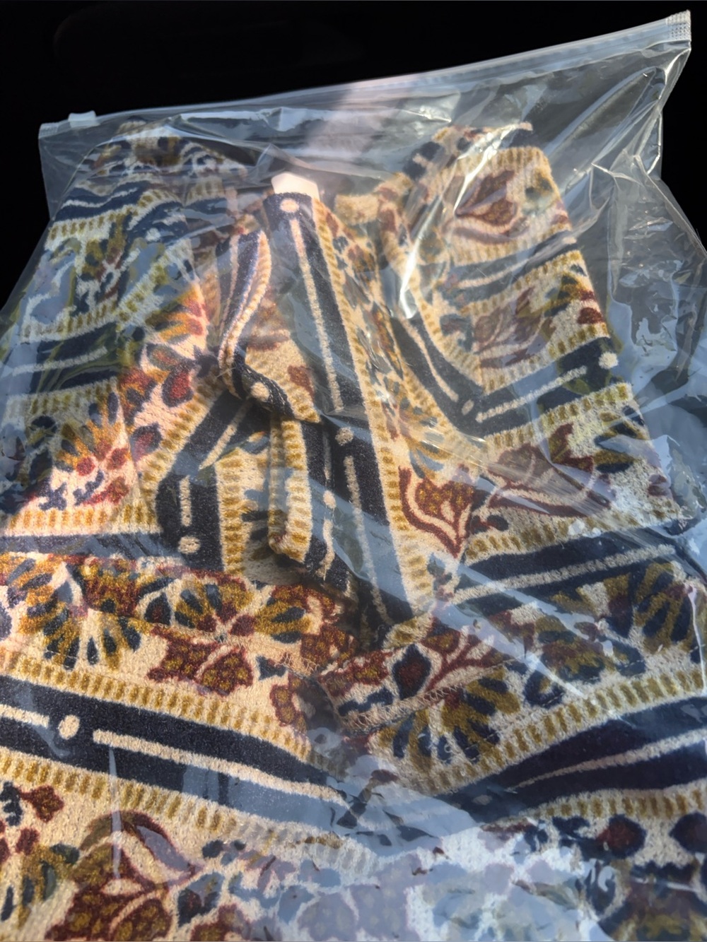 Andthewhy PRINT JACQUARD TOP V Neck Striped Top - Picture 6 of 7